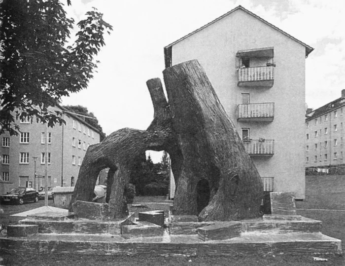 Томас Хиршхорн. Памятник Батаю. 2002. Documenta 11, Кассель, скульптура Батая.