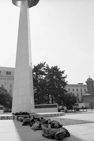 Александра Пирич «Памятник Революции», 2012. Из серии «Если мы вам не нужны, мы хотим вас». Предоставлено автором