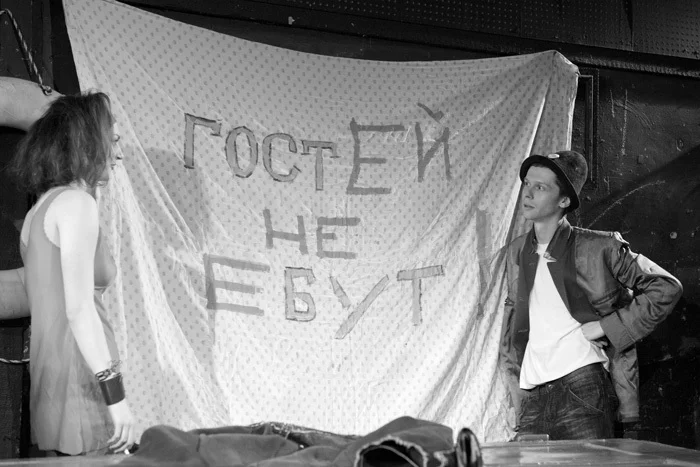 Спектакль «89–93 (Сквоты)», «Театр.doc» в Трехпрудном переулке, 7 мая 2011. Фото: Полина Королева