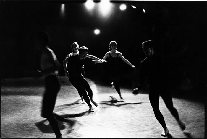 Ивонна Райнер «Территория», 1963. Освещение Роберта Раушенберга. Фото: Ал Гизе
