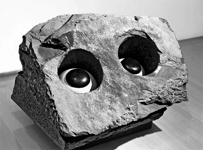 Луиза Буржуа «Этюд с натуры (бархатные глаза)», 1984. Мрамор, сталь