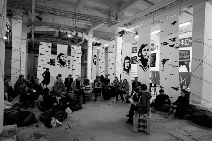 Союз выздоравливающих «Ночь разума», 2016. Документация перформанса — ночной конференции 16–17 сентября 2016. Фото: Егор Софронов. Предоставлено авторами