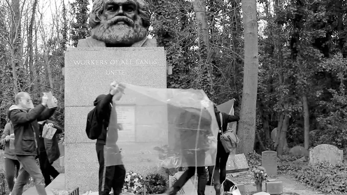 Хоровод вокруг могилы Карла Маркса в рамках фестиваля «Фестум футболум», 2016, Лондон