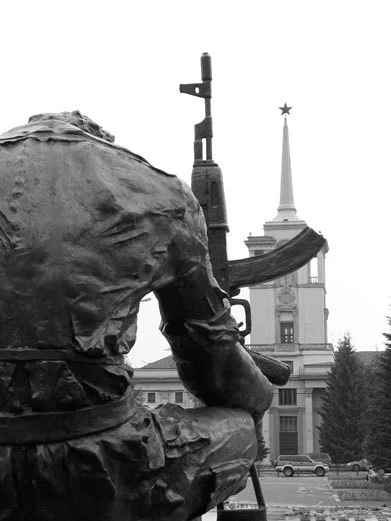 «Черный тюльпан» в Екатеринбурге: памятник уральским воинам-интернационалистам, погибшим в Афганистане. Скульптор Константин Грюнберг, 1995. Фото С. Ушакина, 2007