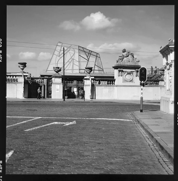Берт Тайс. «European Pentagon. Safe & Sorry Pavilion». Брюссель, 2005. Инсталляция