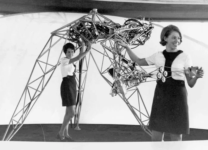 Эдвард Игнатович «Сенстер», 1970. Интерактивная роботизированная скульптура в экспозиции музея Эволюон, Эйндховен, 1970–1974 гг. Фото: Архив Philips. Предоставлено автором текста