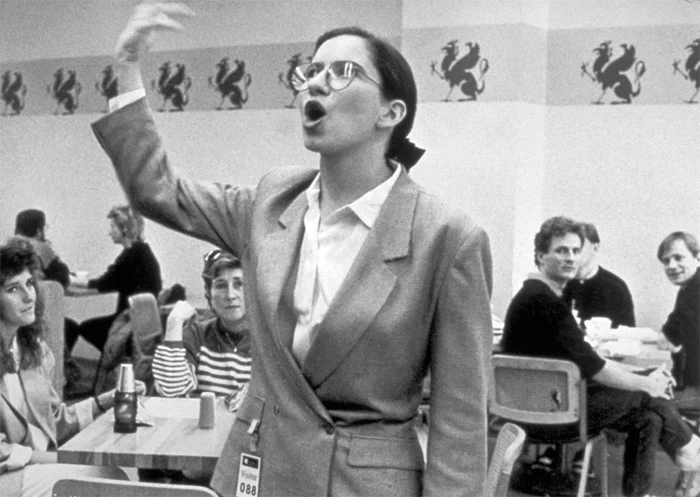 Андреа Фрейзер «Музейные шедевры», 1989. Перформанс в Художественном музее Филадельфии