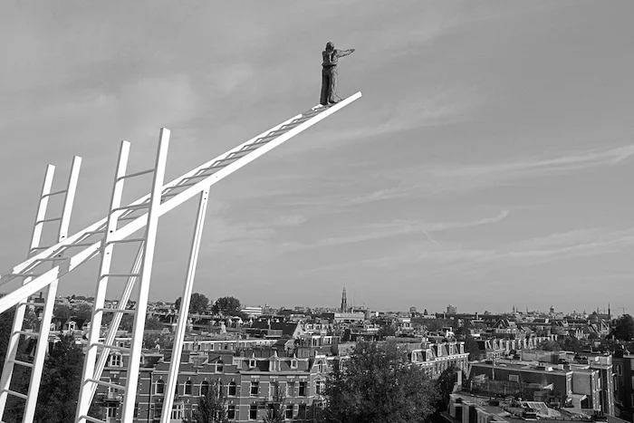 Илья Кабаков «Как встретить ангела», 2009. Инсталляция, Амстердам. Предоставлено Эмилией Кабаковой.