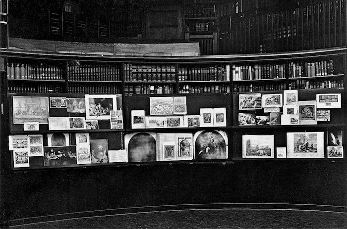 Аби Варбург «Атласы Мнемозины» (на фотографии видны панели с выставкой Рембрандта), 1926.