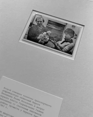 Елена Аносова «Соленый альбом», 2018. Спасенный пингвин, Намибия, 1983. Из архива Г. Н. Гаврильченко.