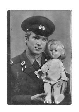 Елена Аносова «Без названия. Продолжается», #5, 2025. Найденная фотография в семейном архиве. Предоставлено художницей.