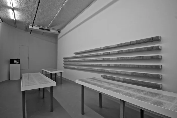 Рабия Мруэ. «Дедушка, отец и сын», инсталляция, 2010. Предоставлено ВАК, Утрехт