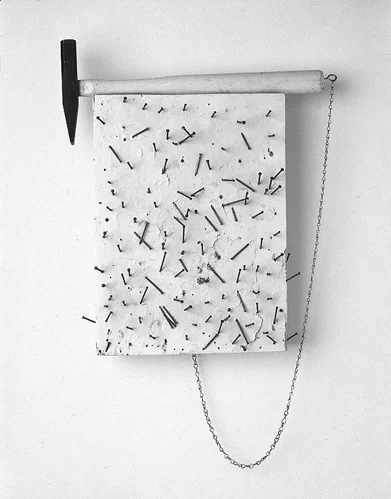Йоко Оно. «Забей гвоздь в картину!», молоток, гвозди, доска, 1961