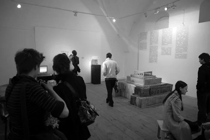 «Группа Предметов». «Деревянный мавзолей», 2009