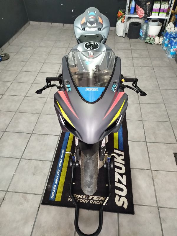Carenados circuito Suzuki gsxr 600 k7 · 500 € | Se vende — Kando Riders