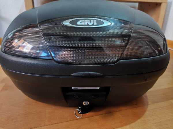 Maletero marca Givi · 60 € | Se vende — Kando Riders