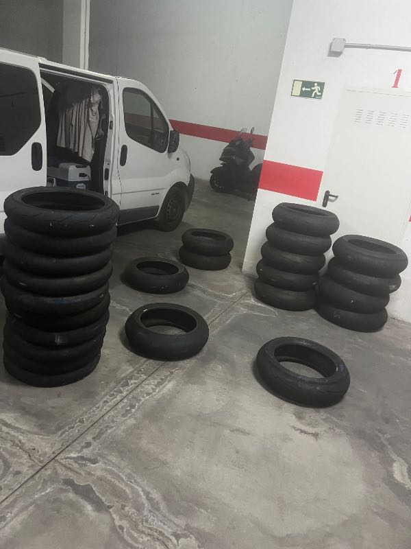 NEUMÁTICOS SLICKS · 30 € | Se vende — Kando Riders