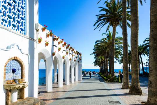 Málaga-Nerja por la montaña · Málaga, España | Ruta en moto — Kando Riders