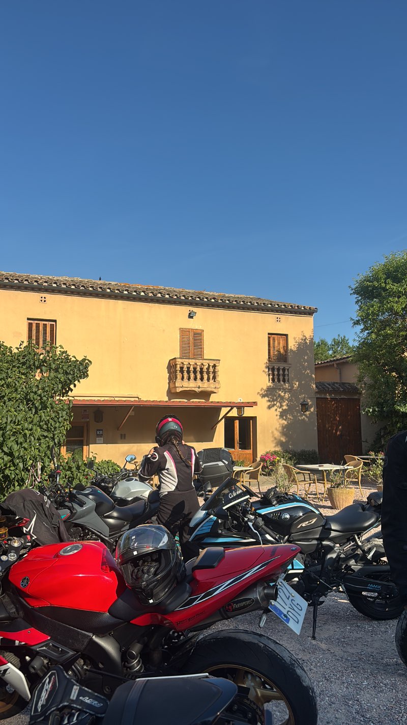 Ca la iaia 👵🏼 · Barcelona, España | Ruta en moto — Kando Riders
