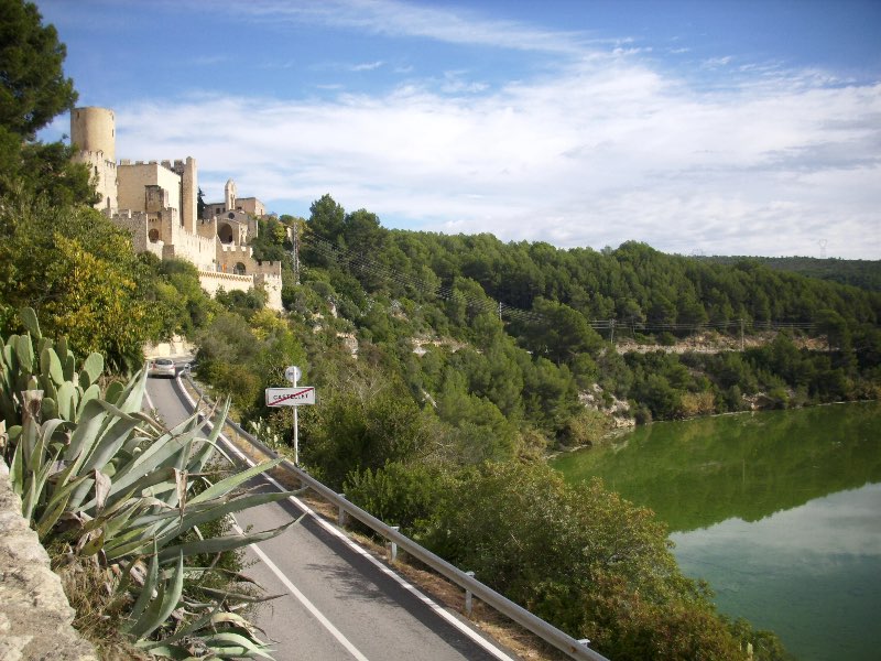 Begues                      Pantano-Coll · Barcelona, España | Ruta en moto — Kando Riders