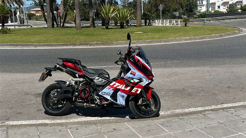 Curva y almorzar · Barcelona, España | Ruta en moto — Kando Riders