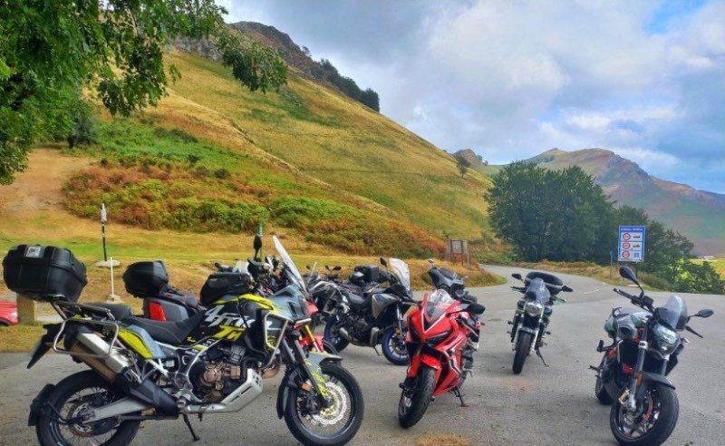 Cantera Biker hasta Begues 🔥 · Barcelona, España | Ruta en moto — Kando Riders