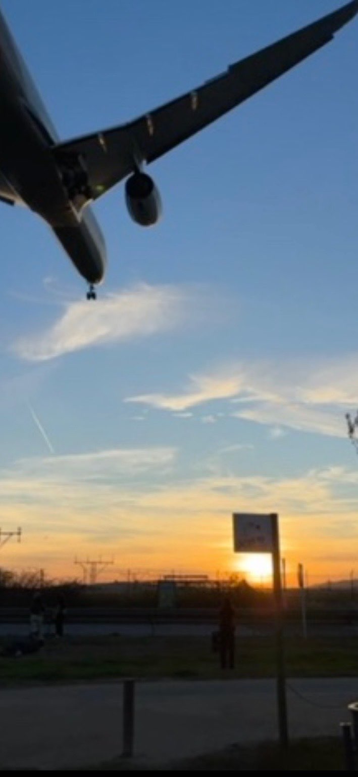 Mirador de🛩️ · Barcelona, España | Ruta en moto — Kando Riders