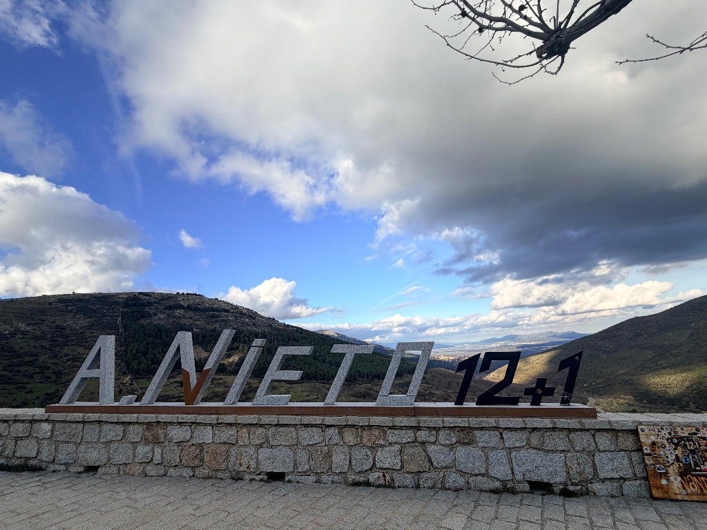 Mirador Ángel Nieto 12+1 · Madrid, España | Ruta en moto — Kando Riders