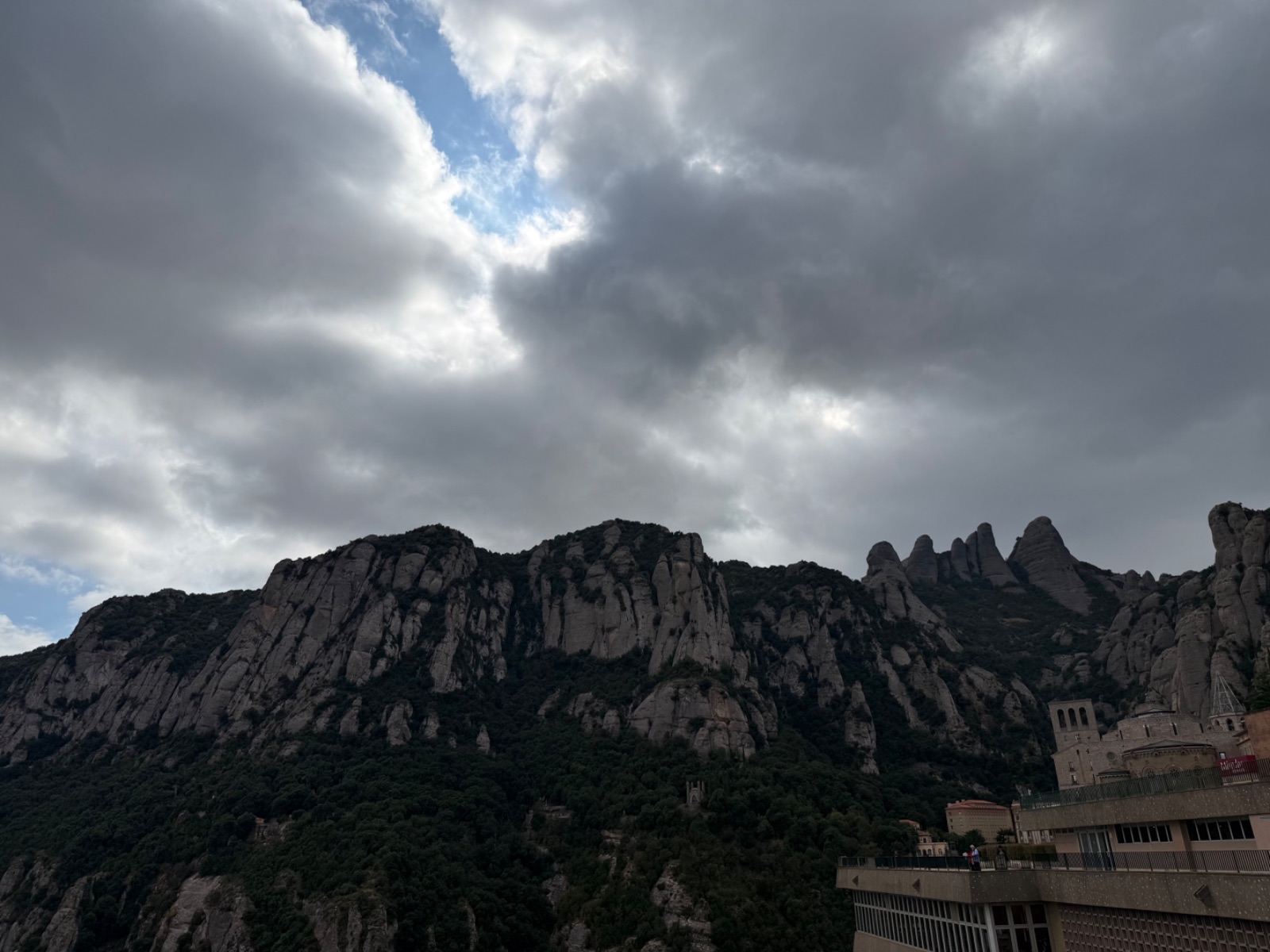 Montserrat  · España, España | Ruta en moto — Kando Riders