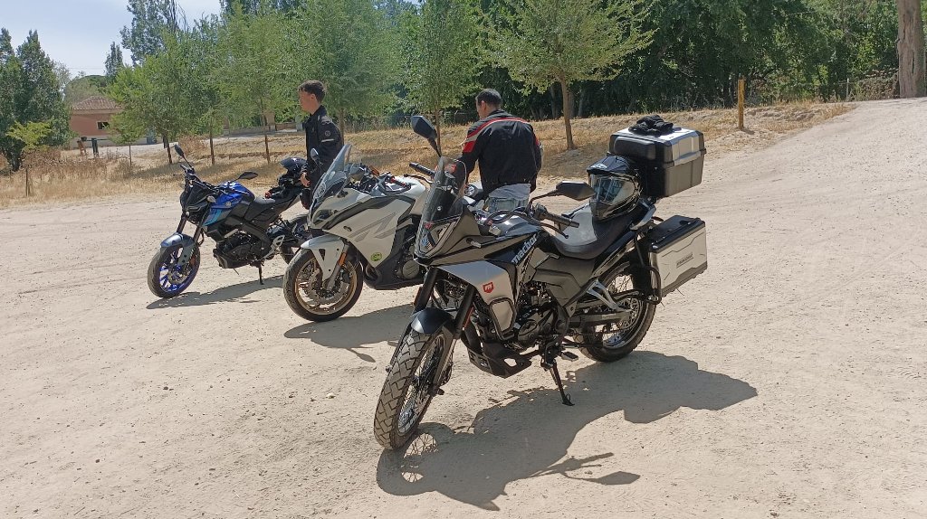 En rutas reviradas se puede ir perfectamente 2 125 y una 650CC. | Mauro — Kando Riders