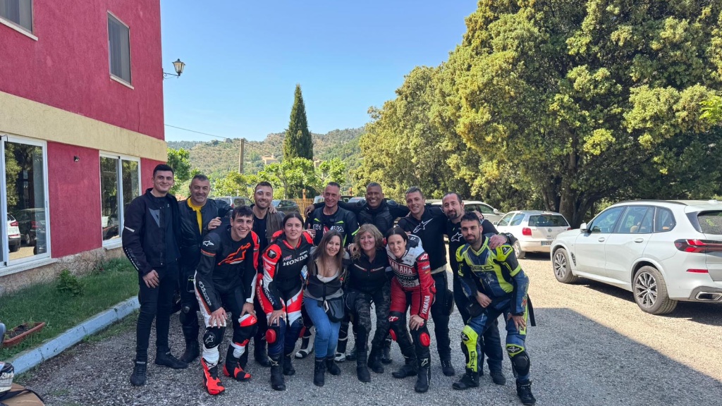 Hoy las @fullgascouple hemos organizado una ruta por el prepirineo jun… | Lorena — Kando Riders