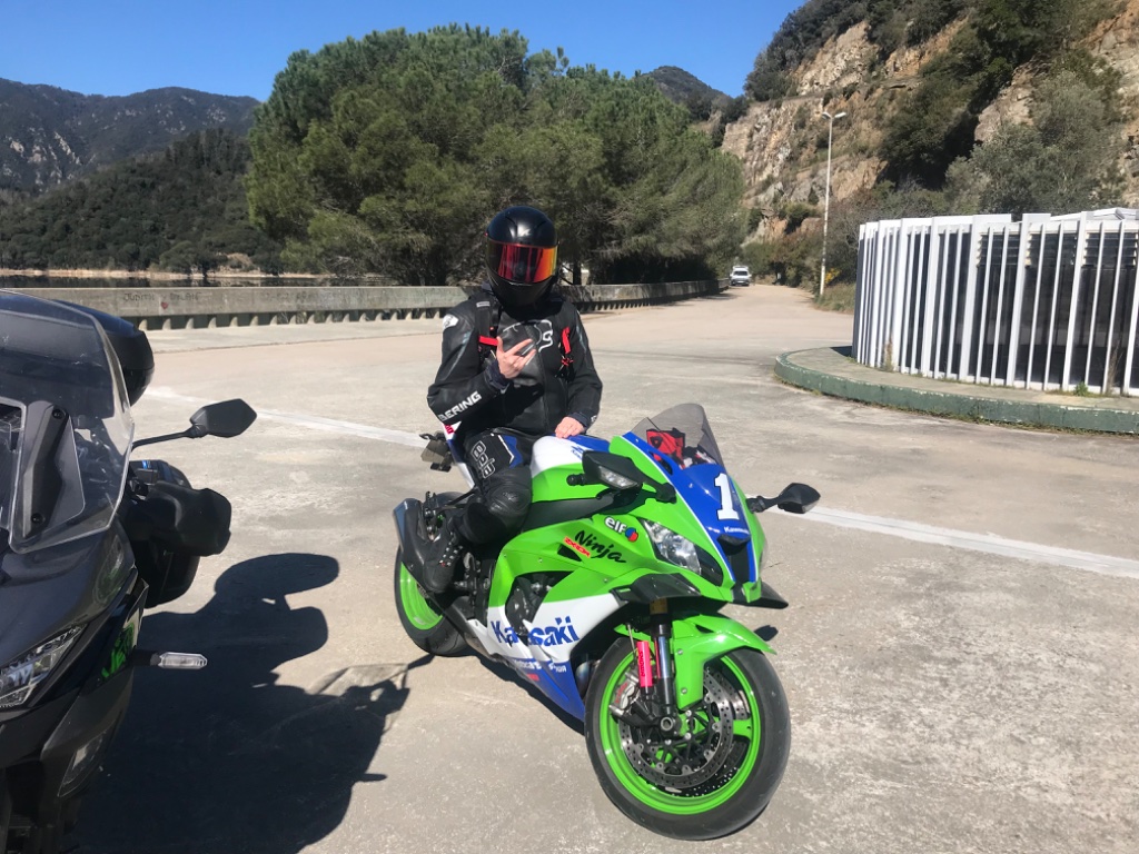 Parada al panta de susqueda para la fotito con Juan Garci 👍🤘🤙 | Mario — Kando Riders