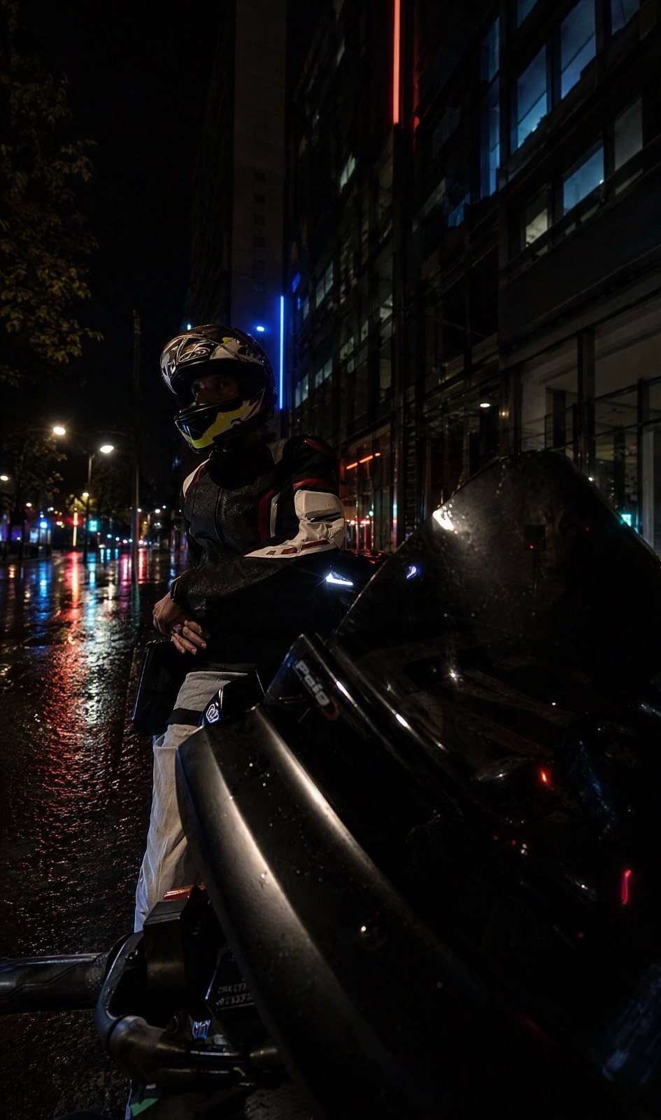 Muchos subestiman a la oscuridad, pero si ella. No se podría ver una p… | @croquetadepuchero_riders_black — Kando Riders