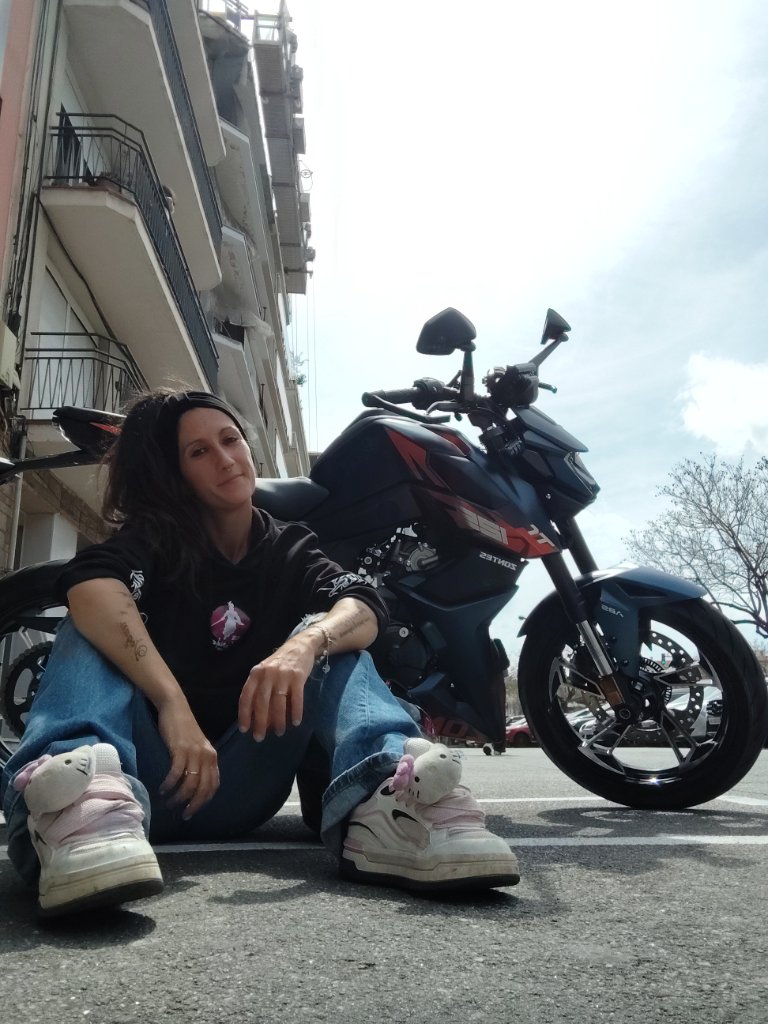 Ir a currar en moto siempre hace que el curro sea mejor, me equivoco? | Nat — Kando Riders