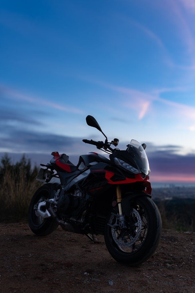 Buenas soy Carlos de Barcelona y esta es mi tuono v4 factory | Carlos — Kando Riders