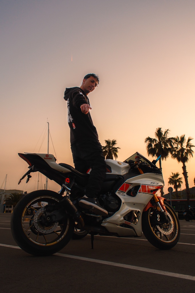 Viste Kando: para los que saben que el estilo se lleva en el asfalto. … | Nico — Kando Riders