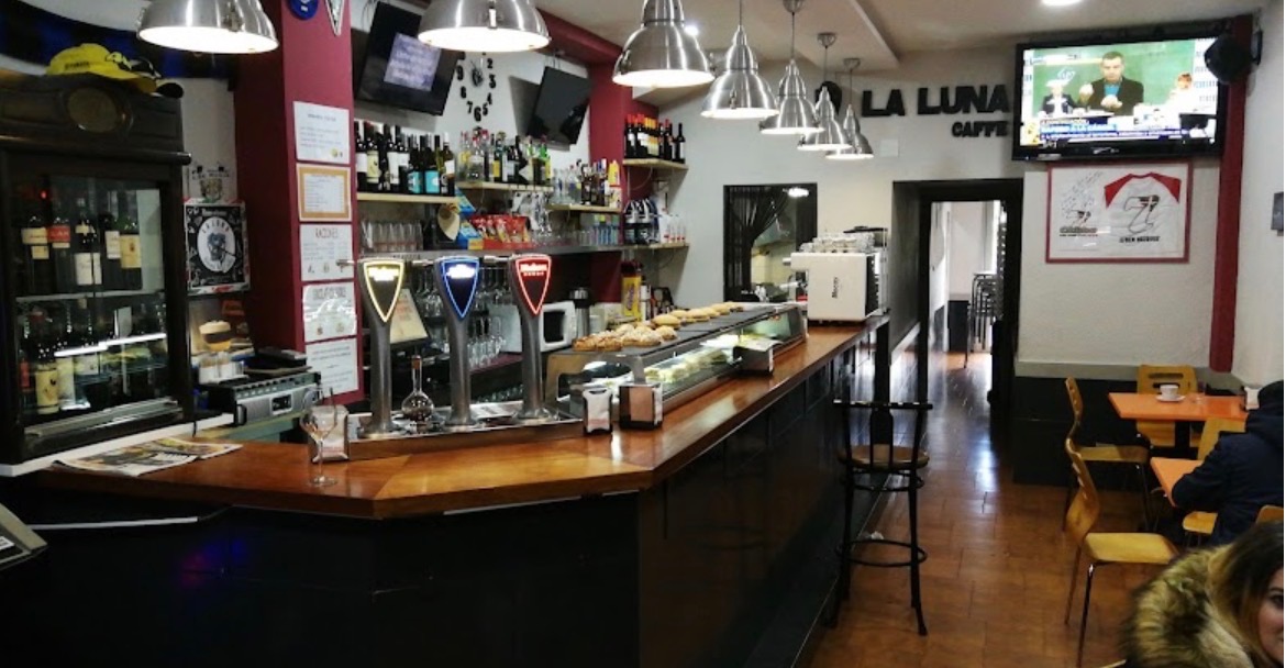 La Luna Bikes & Caffe (Bilbao) · Bilbao, Bizkaia, España | Bar motero — Kando Riders