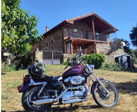 El paraíso de Lola · Espinosa de los monteros, Barcelona, España | Alojamiento motero — Kando Riders