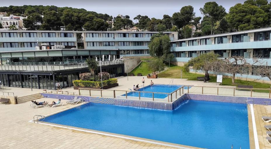 Aparthotel Comtat Sant Jordi · Platja d'Aro, Girona, España | Alojamiento motero — Kando Riders