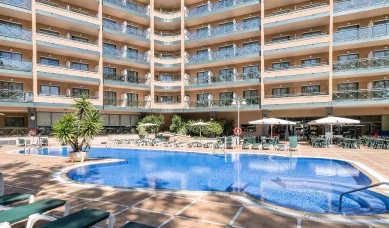 Hotel California Palace · Salou, Tarragona, España | Alojamiento motero — Kando Riders