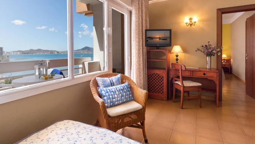 Hotel Izán Cavanna **** · La Manga, Murcia, España | Alojamiento motero — Kando Riders