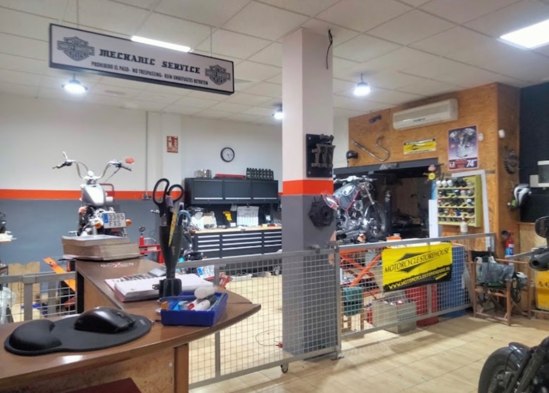 Ruta y Vida · San Vicente del Raspeig, Alicante, España | Taller de motos — Kando Riders