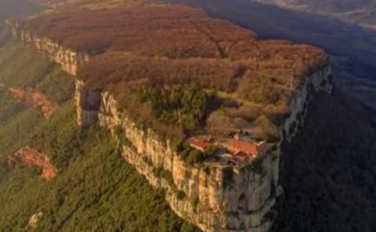 Hostatgeria Restaurant Santuari del Far · Susqueda, Cataluña, España | Bar motero — Kando Riders