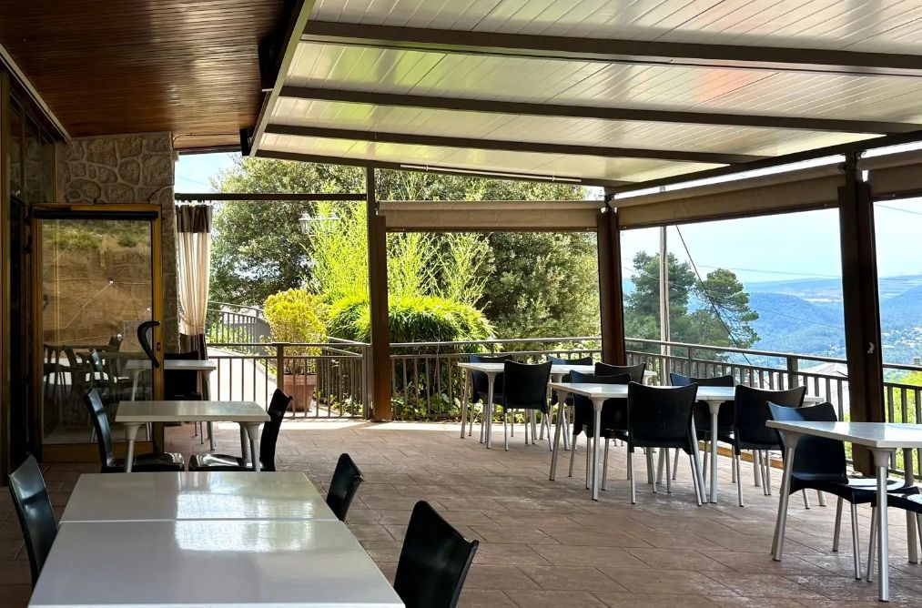 Restaurant Creu Aragall · Corbera de Llobregat, Cataluña, España | Bar motero — Kando Riders