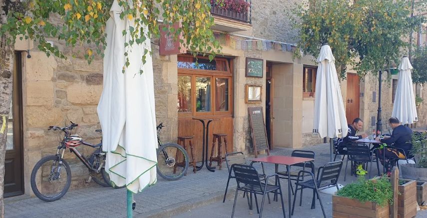 Els Tres Roures · Collsuspina, Cataluña, España | Bar motero — Kando Riders