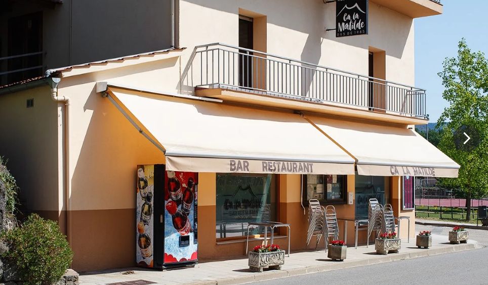 Ca la Matilde · Sant Feliu de Pallerols, Cataluña, España | Bar motero — Kando Riders