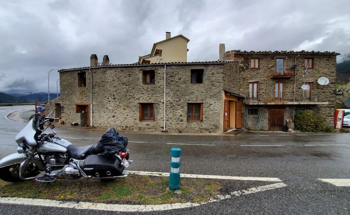 Restaurante La Carretera · Planoles, Cataluña, España | Bar motero — Kando Riders