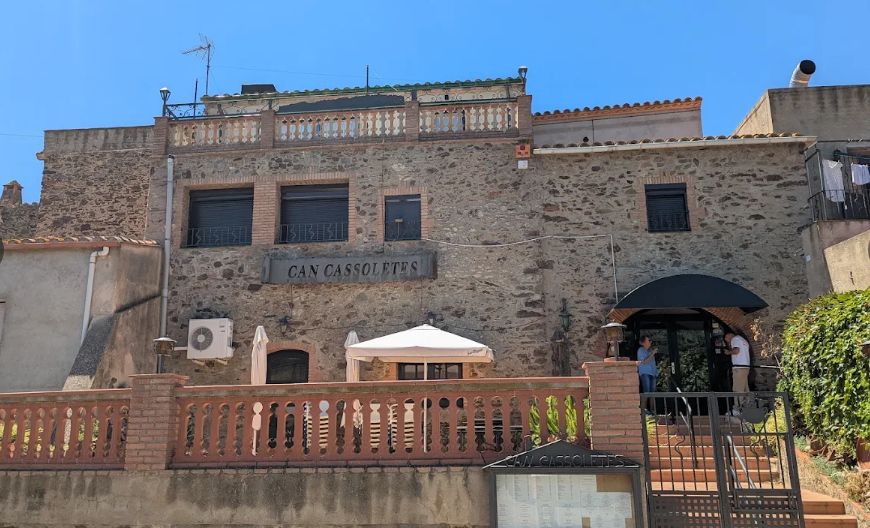 Can Cassoletes · Espolla, Cataluña, España | Bar motero — Kando Riders