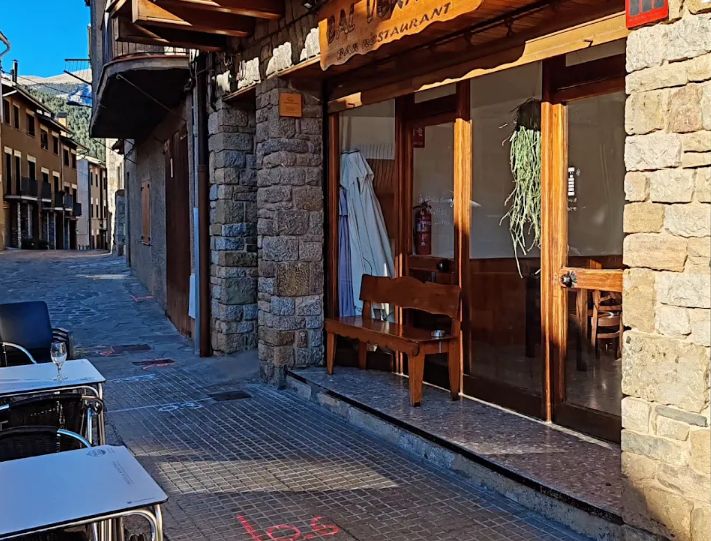 Cal Vermell Gósol. casa de menjars · Gósol, Cataluña, España | Bar motero — Kando Riders