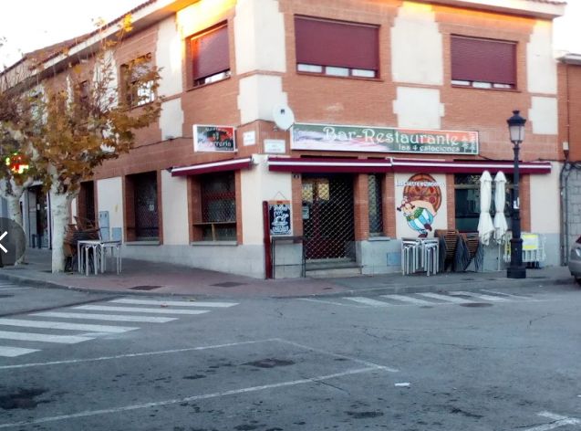 Bar Restaurante Las 4 Estaciones · Navas del Rey, Comunidad de Madrid, España | Bar motero — Kando Riders